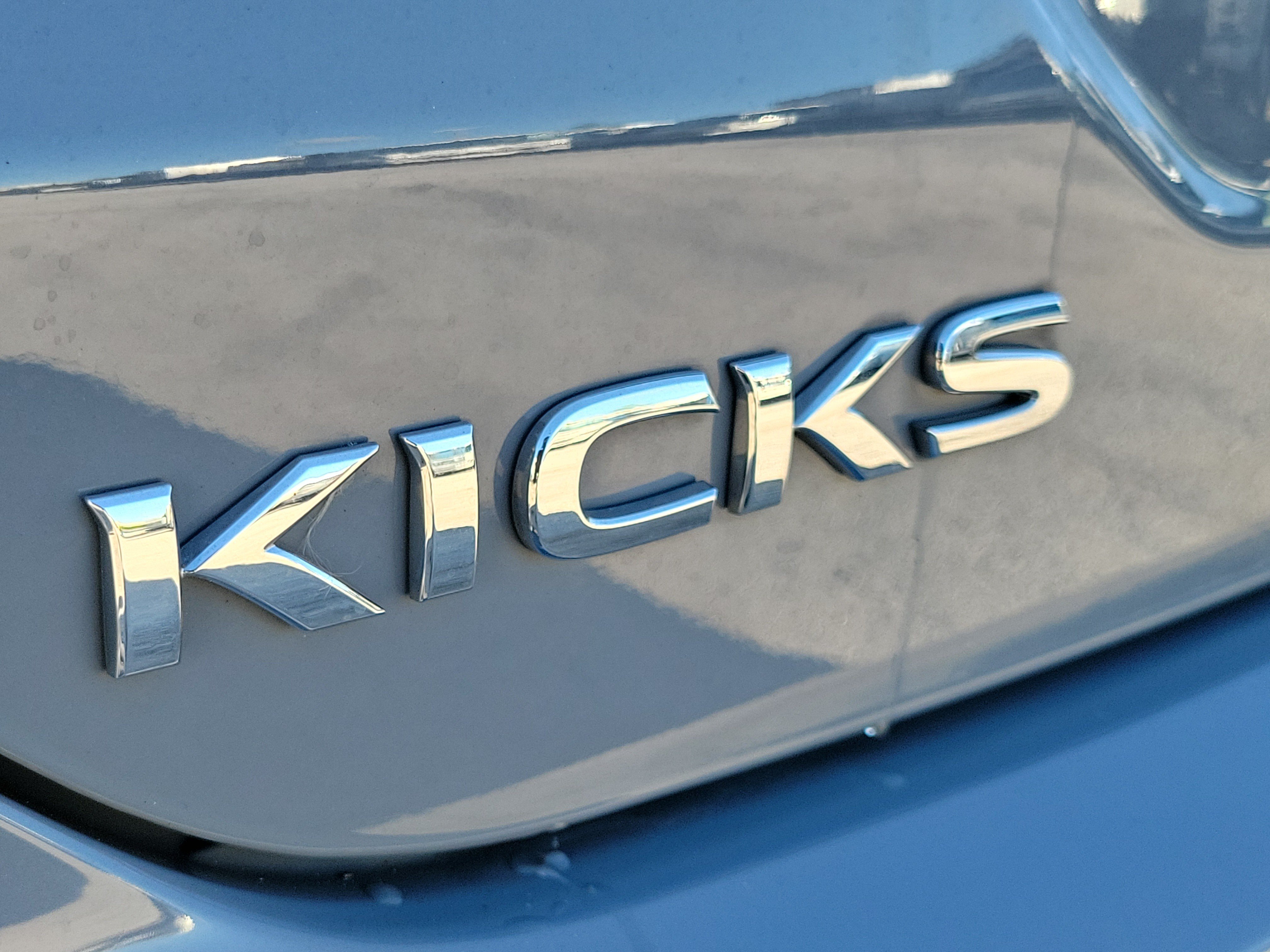 Used 2021 Nissan Kicks SR FWD image 11