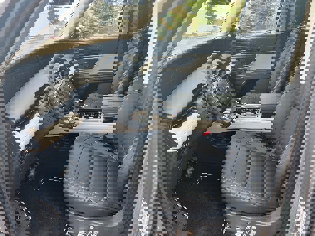 New 2025 Lincoln Nautilus Premier w/ Equipment Group 102A image 11