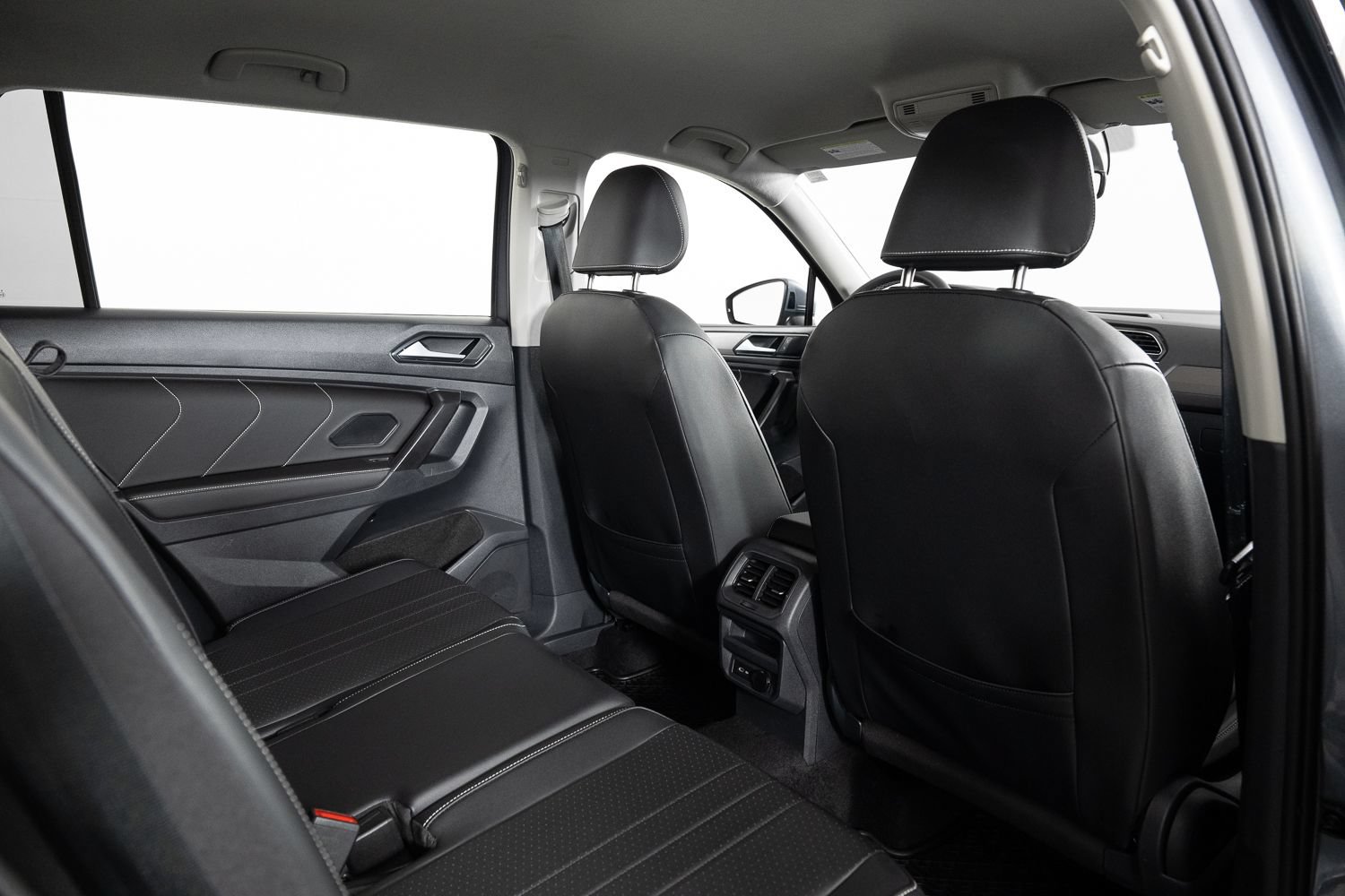 Used 2023 Volkswagen Tiguan SE AWD/4WD image 22
