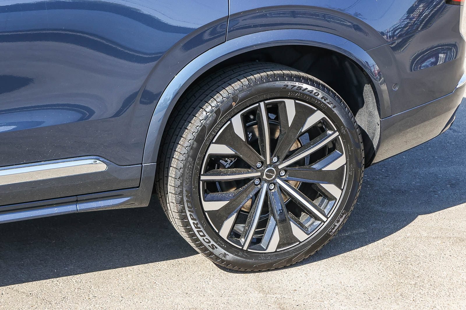 New 2026 Volvo XC90 T8 Plus w/ Protection Package Premier AWD/4WD image 10