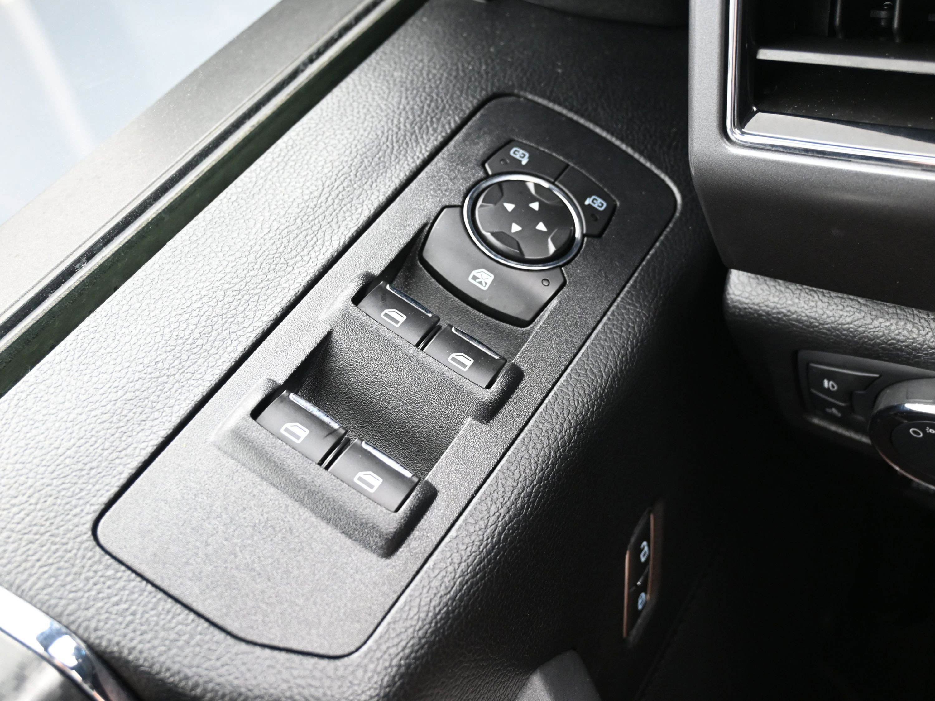 Used 2018 Ford F150 XLT w/ Equipment Group 302A Luxury image 25