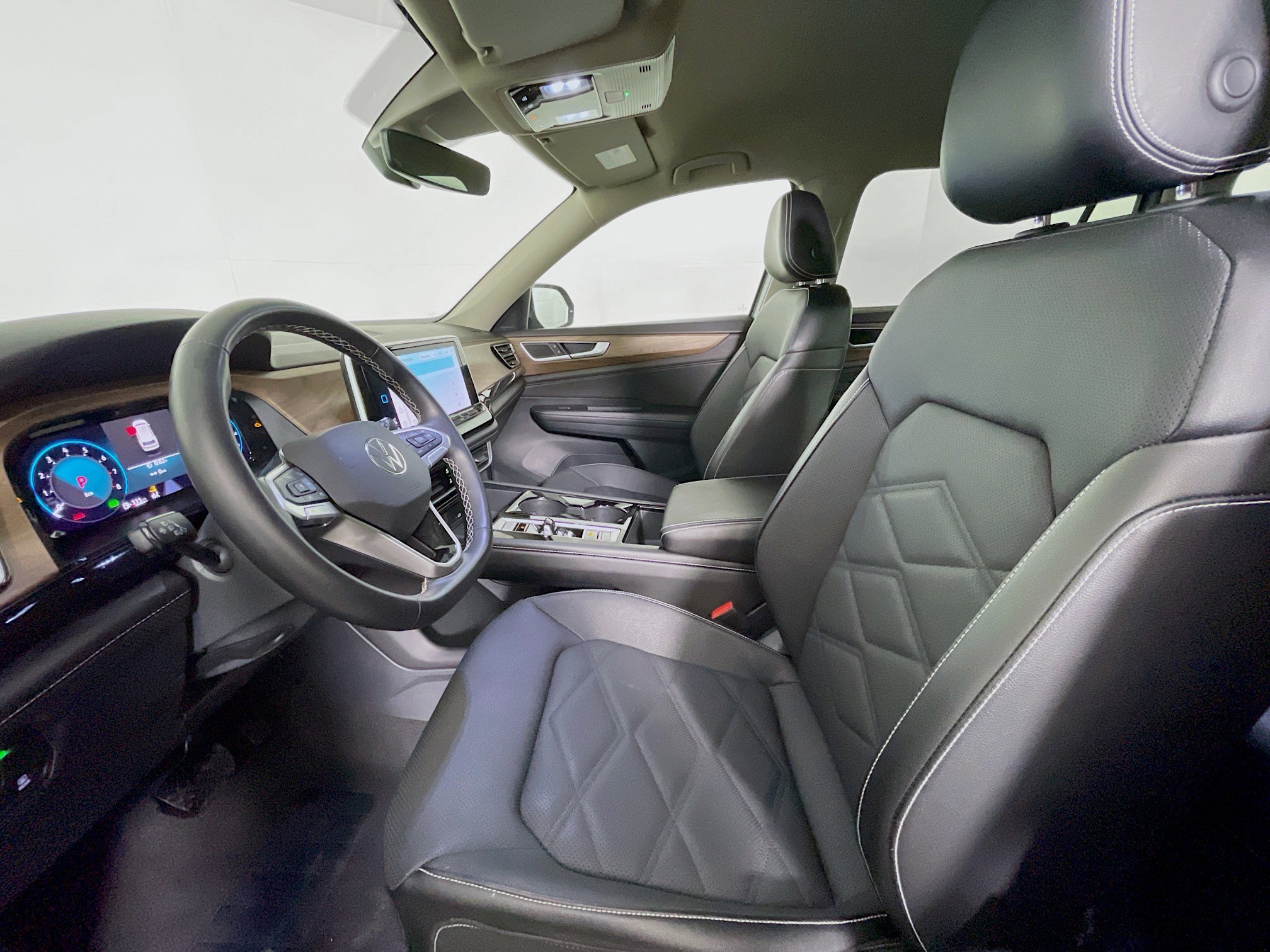 Used 2025 Volkswagen Atlas SE image 13