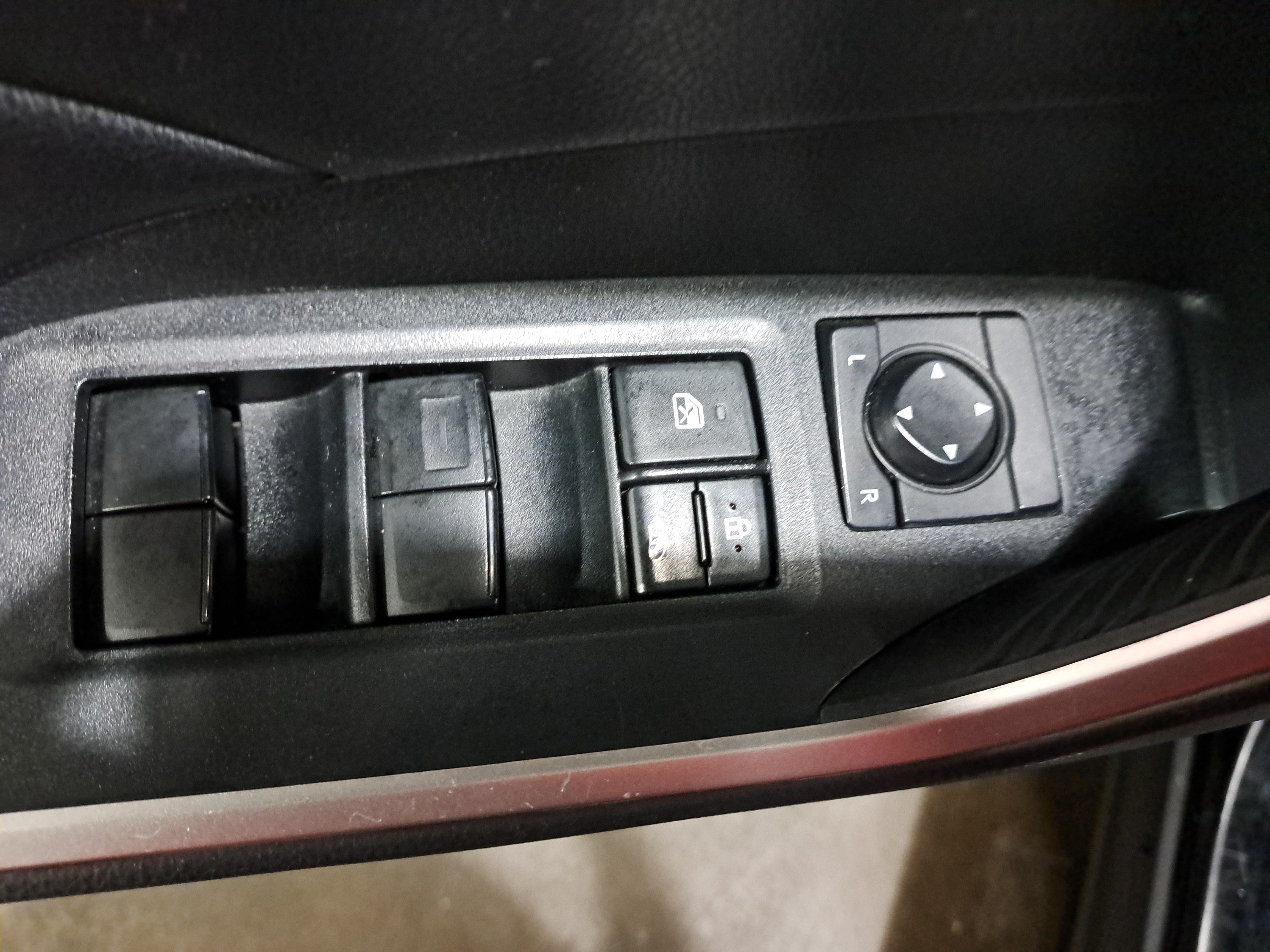 Used 2019 Toyota RAV4 XLE AWD/4WD image 28