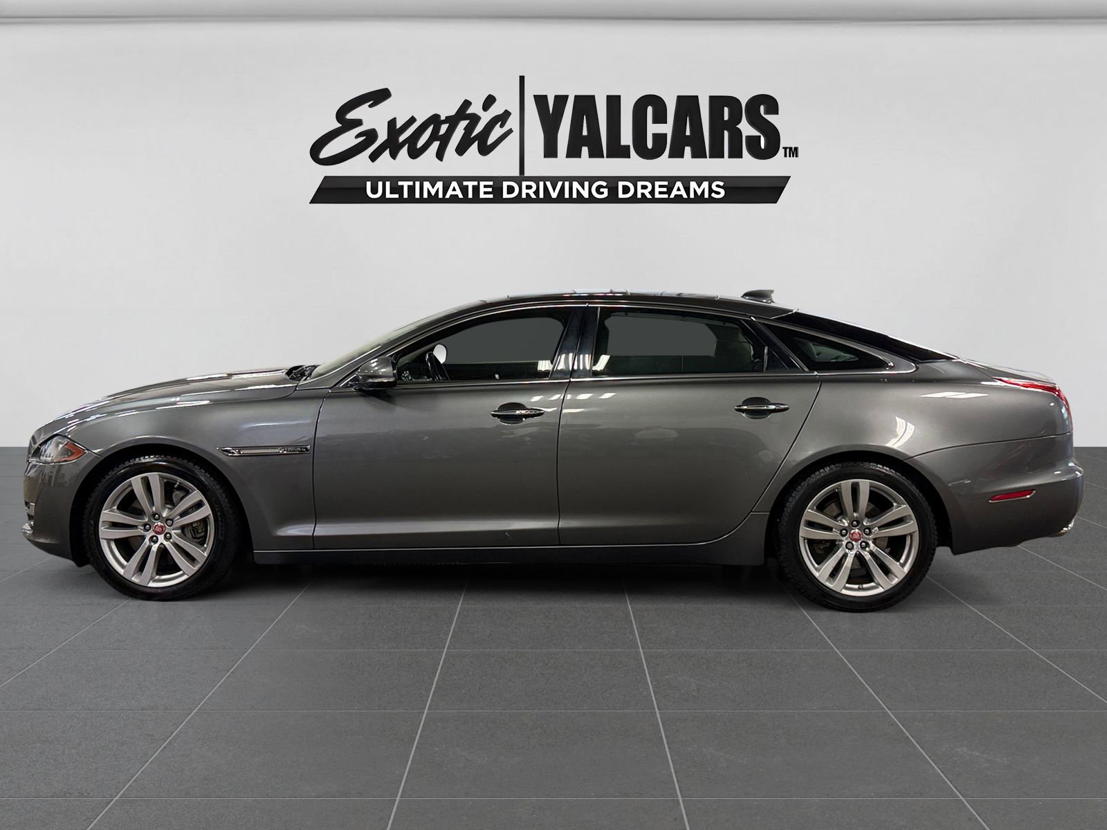 Used 2017 Jaguar XJ L Portfolio AWD/4WD image 2