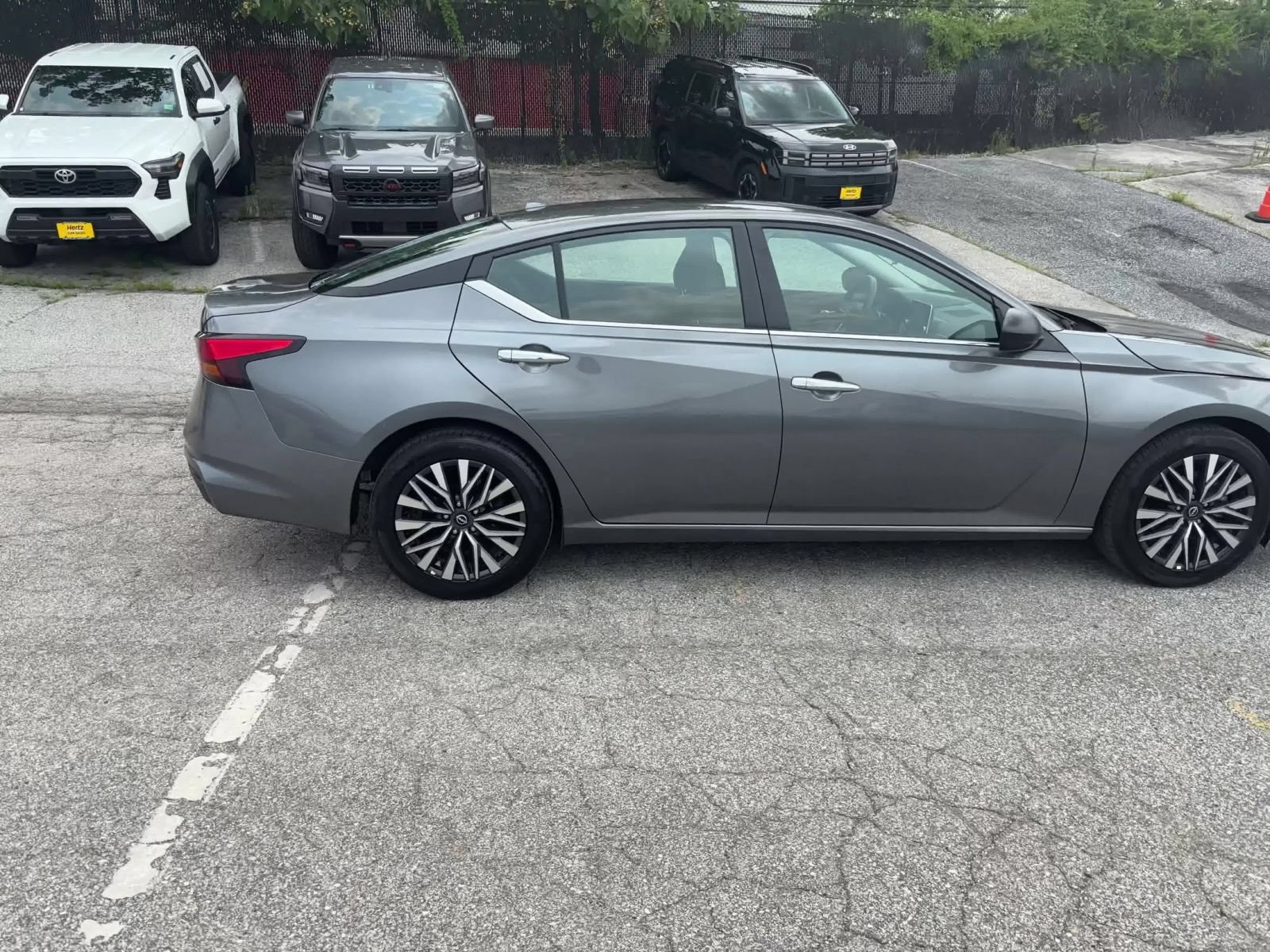 Used 2025 Nissan Altima 2.5 SV FWD image 13