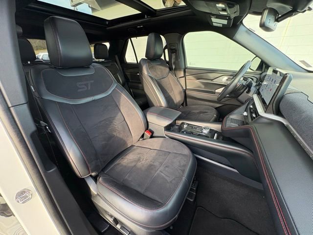 Used 2025 Ford Explorer ST image 32