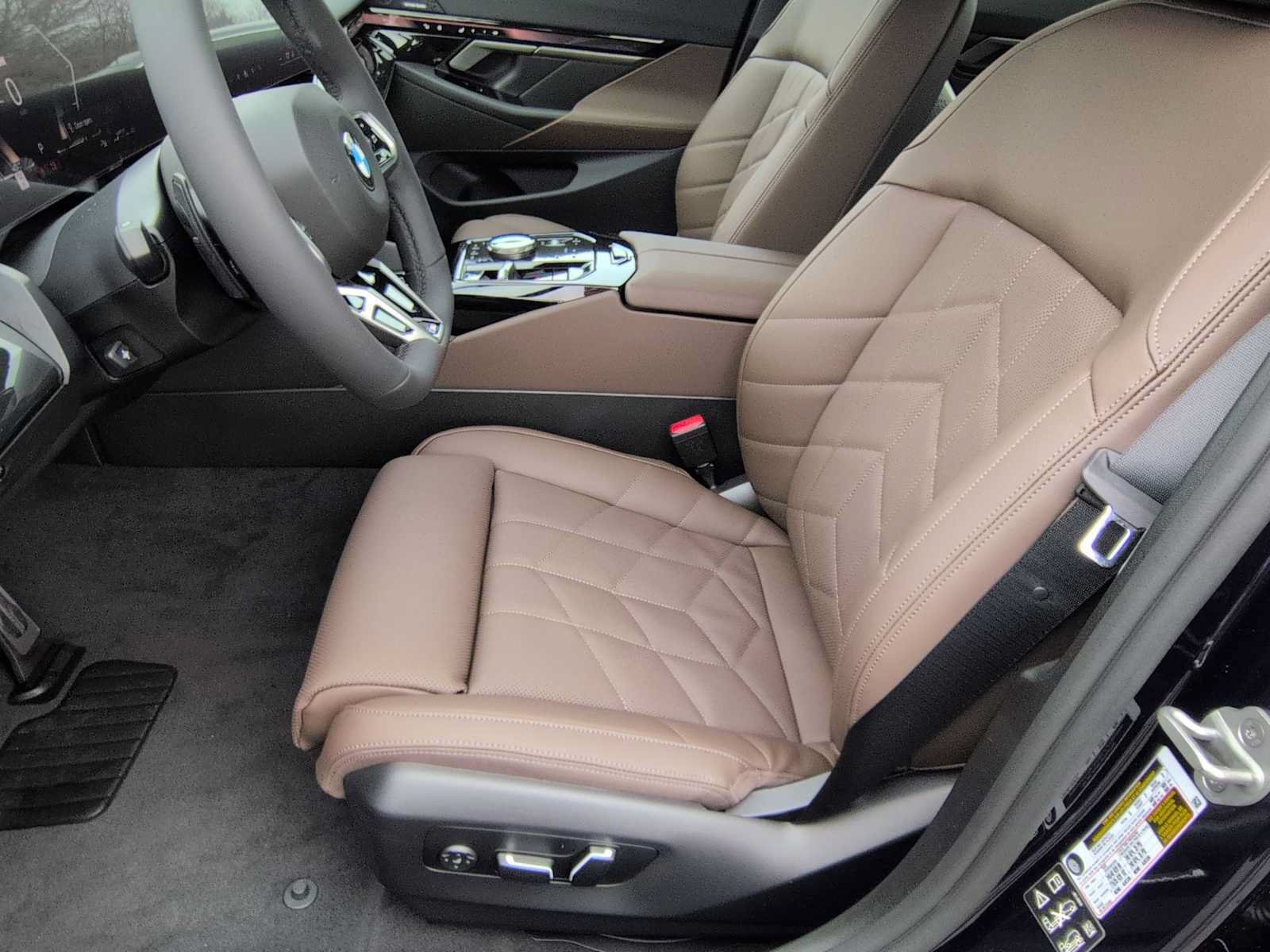 Used 2026 BMW 530i xDrive w/ M Sport Package AWD/4WD image 17