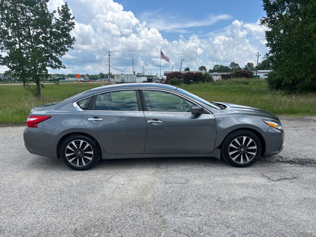 Used 2016 Nissan Altima 2.5 SV FWD image 6