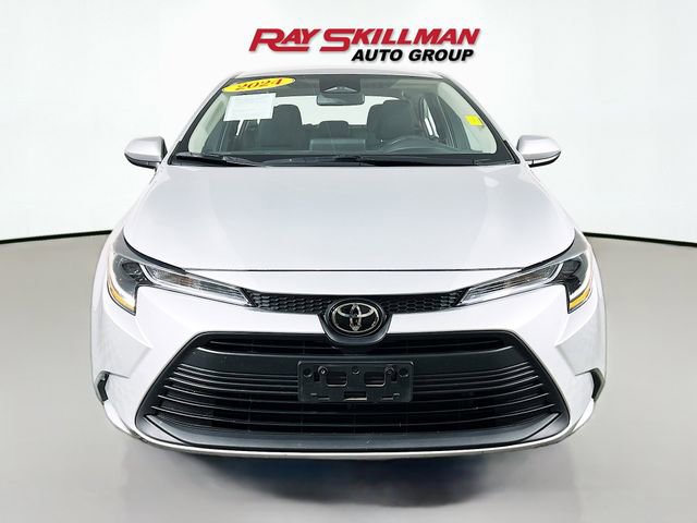 Used 2024 Toyota Corolla LE FWD image 2
