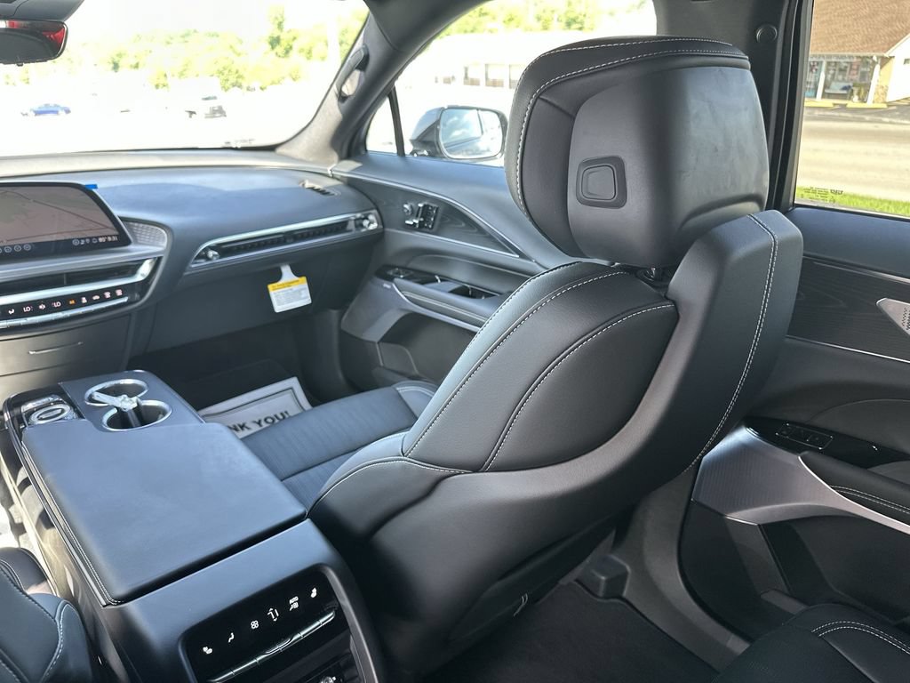 New 2026 Cadillac Lyriq V AWD/4WD image 11