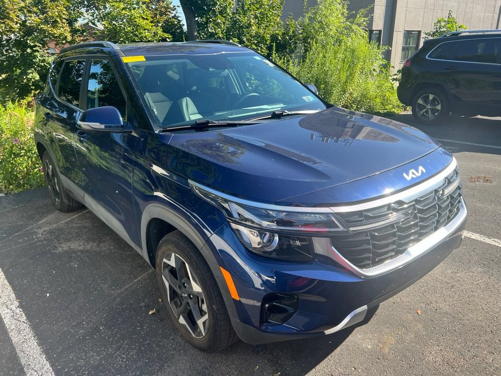 Used 2024 Kia Seltos EX AWD/4WD image 2