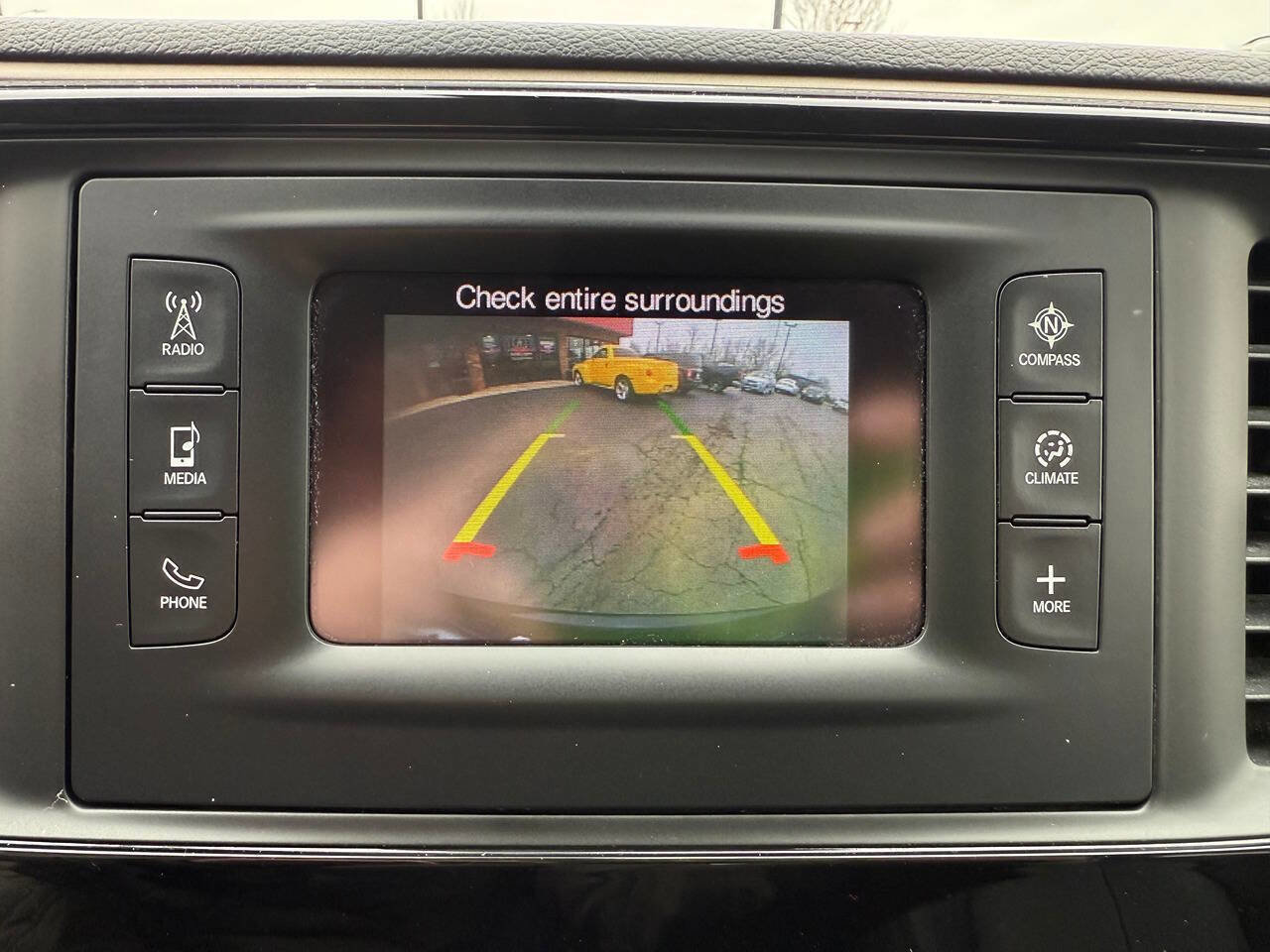 Used 2017 Chrysler Pacifica Touring-L image 15