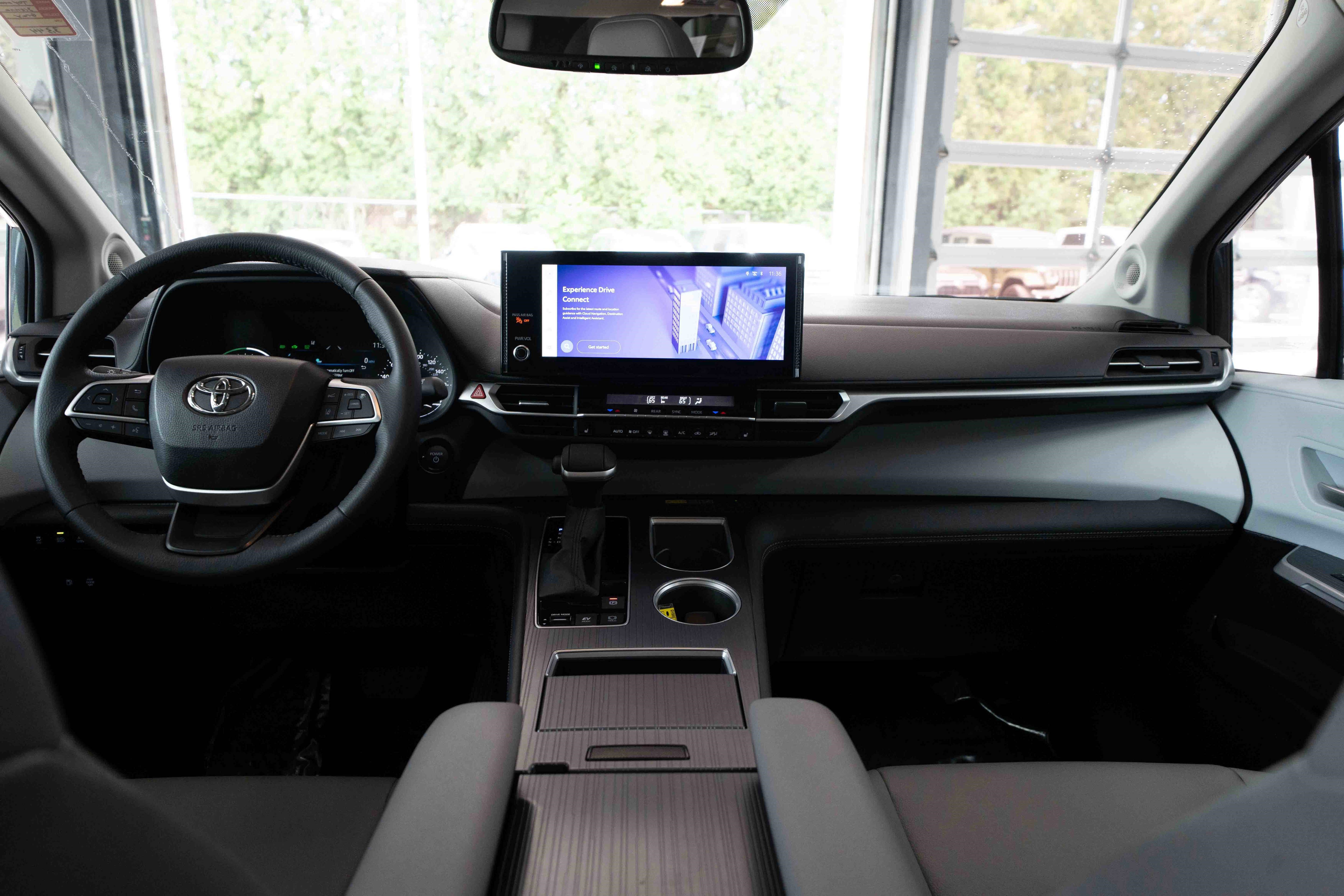 Used 2025 Toyota Sienna XLE w/ XLE Plus Package AWD/4WD image 20