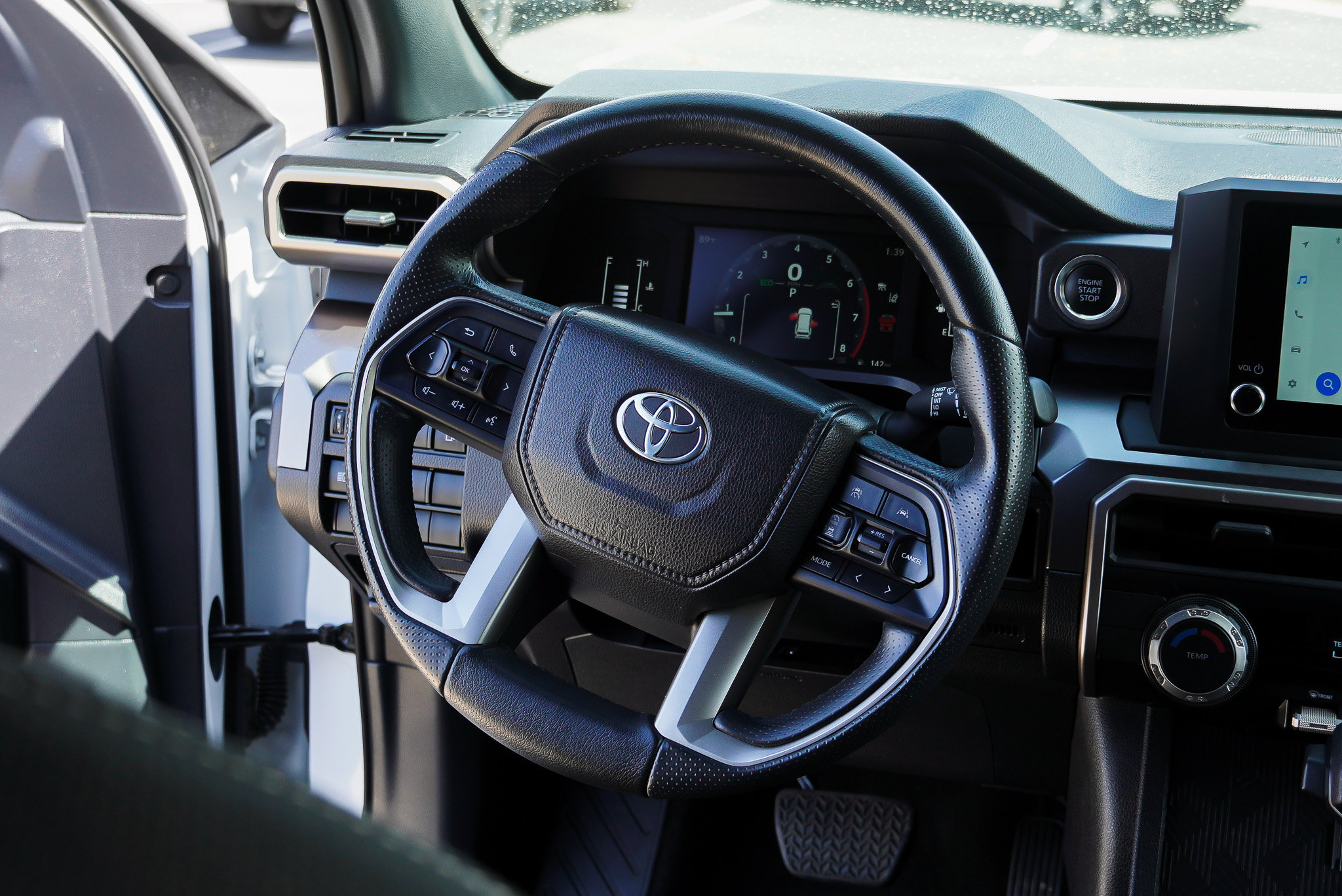 Used 2025 Toyota 4Runner SR5 AWD/4WD image 31