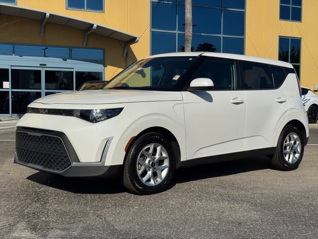 Certified 2023 Kia Soul S FWD image 2