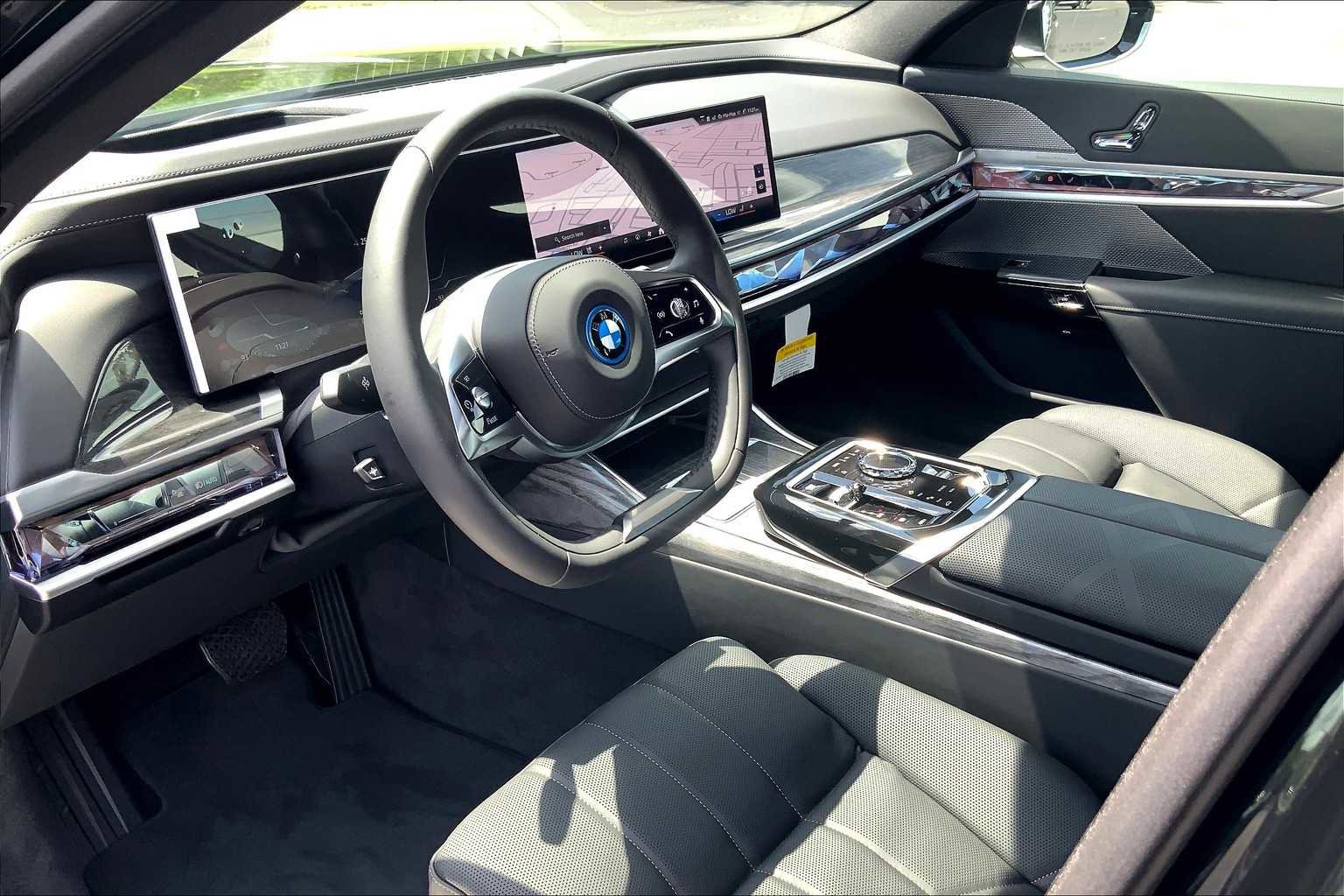 Certified 2025 BMW i7 eDrive50 w/ Premium Package image 7