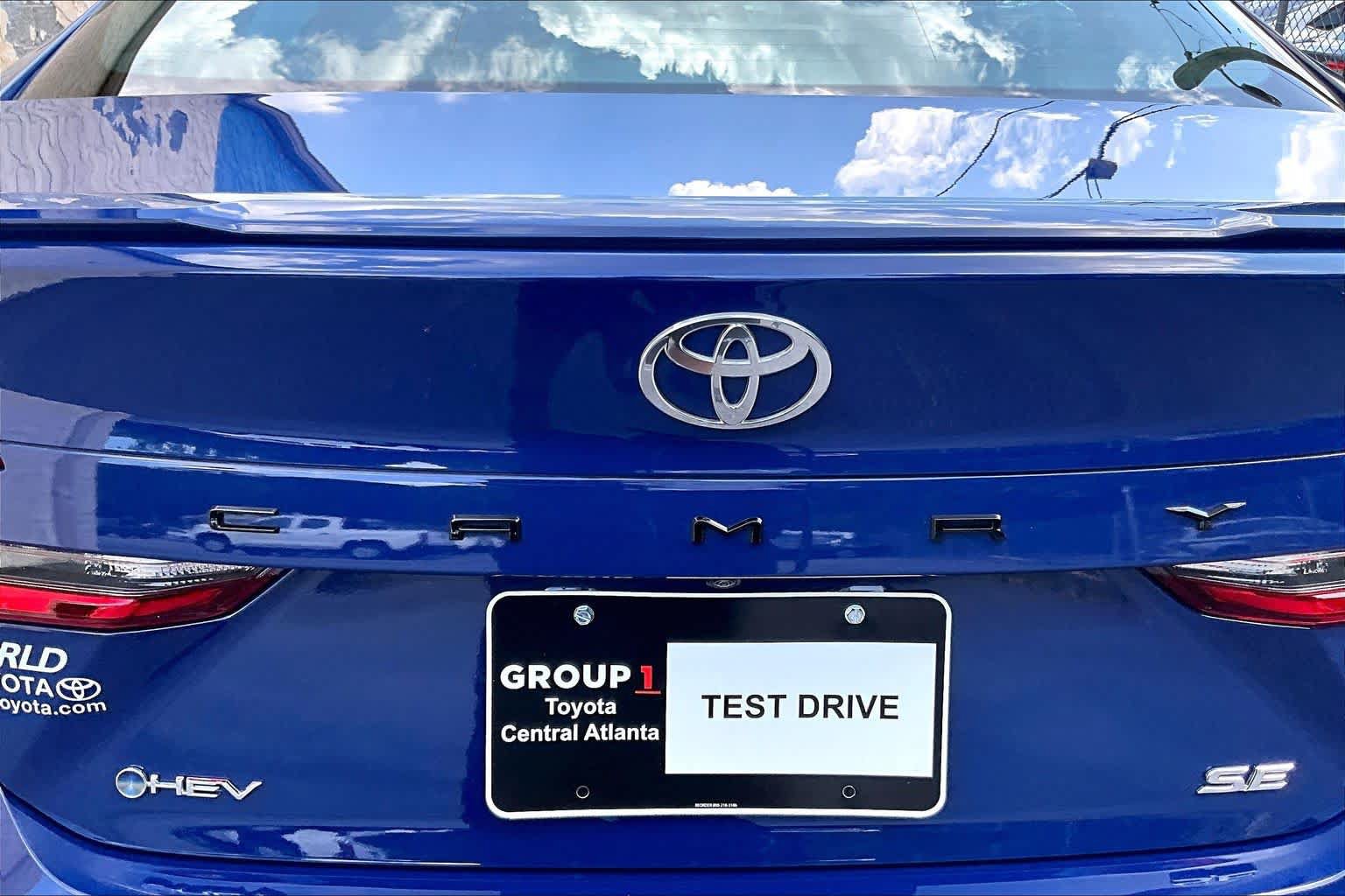 Used 2025 Toyota Camry SE w/ Convenience Package FWD image 31