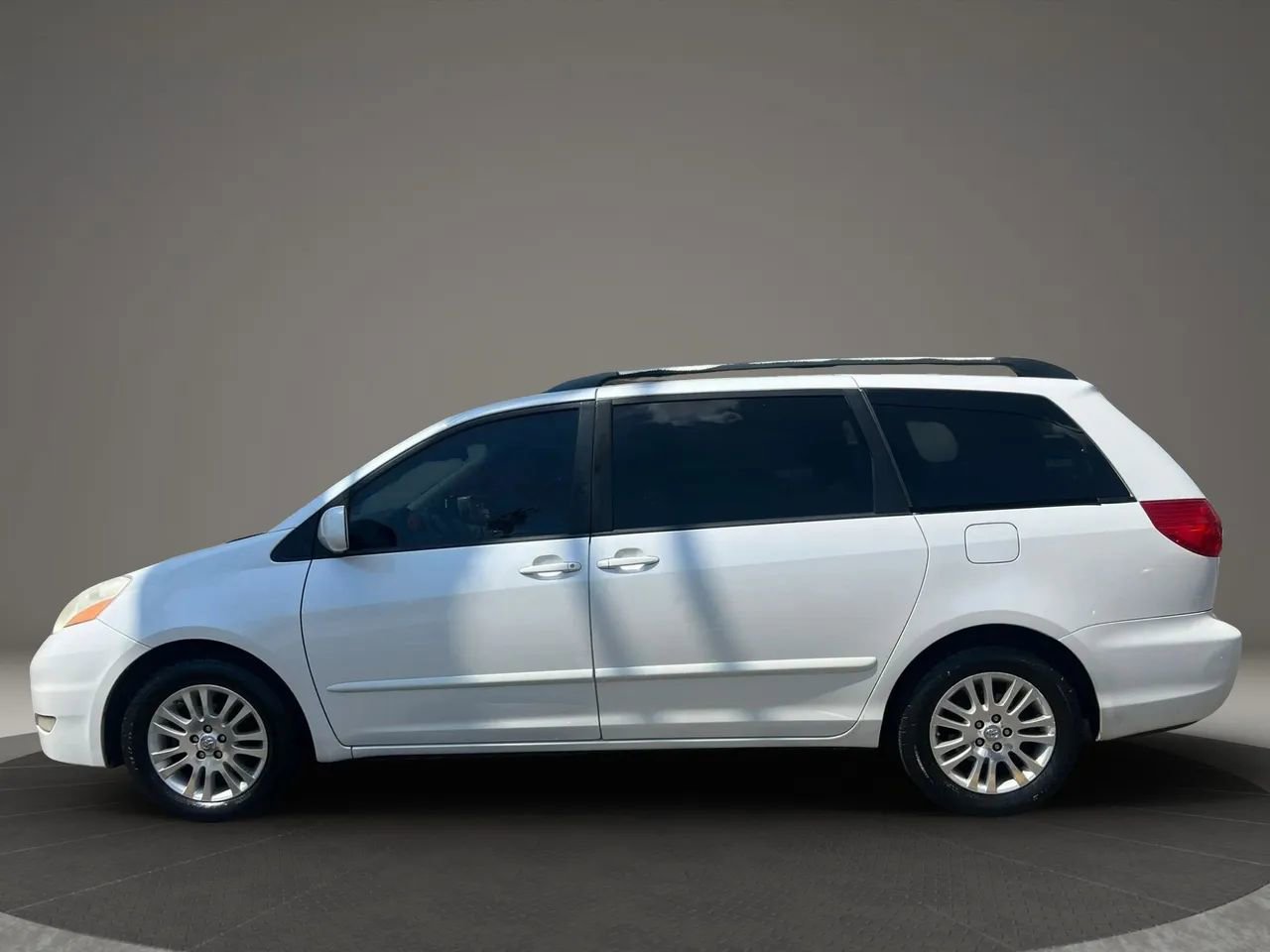 Used 2008 Toyota Sienna XLE Limited FWD image 8