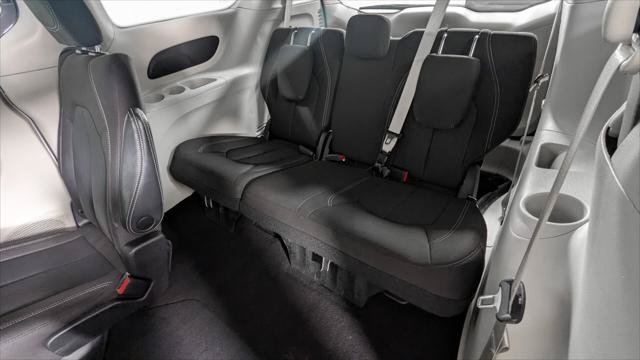 Used 2023 Chrysler Voyager LX FWD image 17