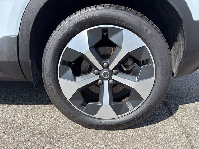 Used 2025 Volvo XC40 B5 Plus image 10