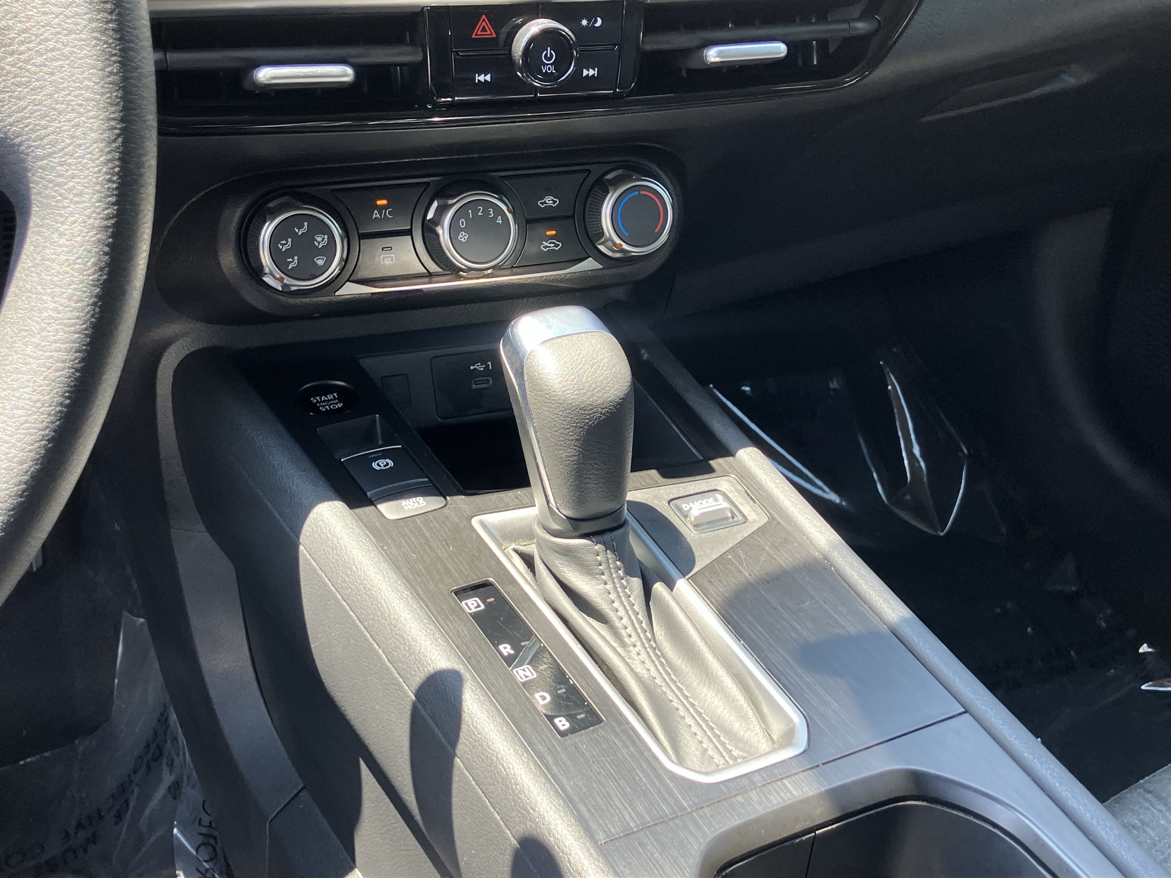 Used 2025 Nissan Kicks SV FWD image 28