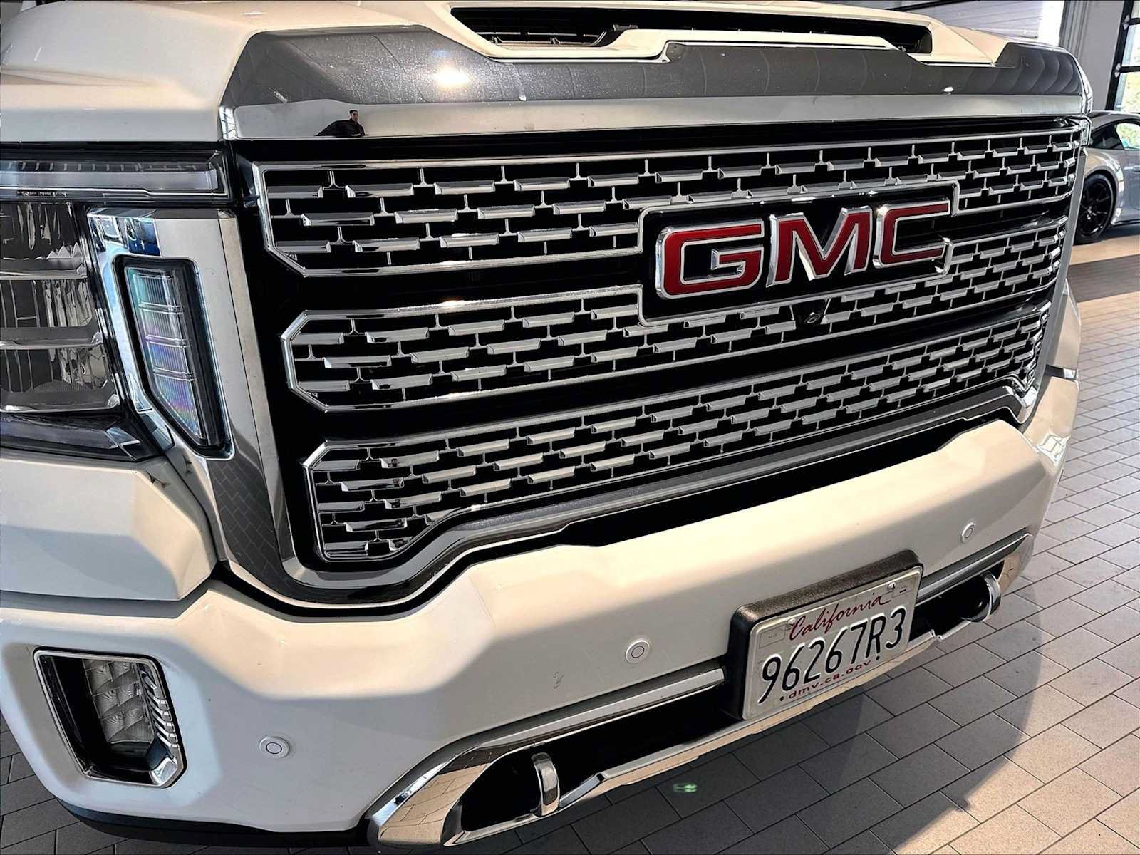 Used 2023 GMC Sierra 3500 Denali w/ Denali Ultimate Package AWD/4WD image 34