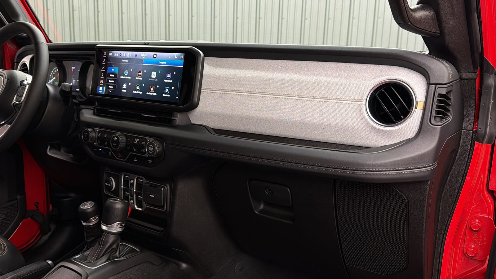 Used 2025 Jeep Wrangler Unlimited Sahara AWD/4WD image 42
