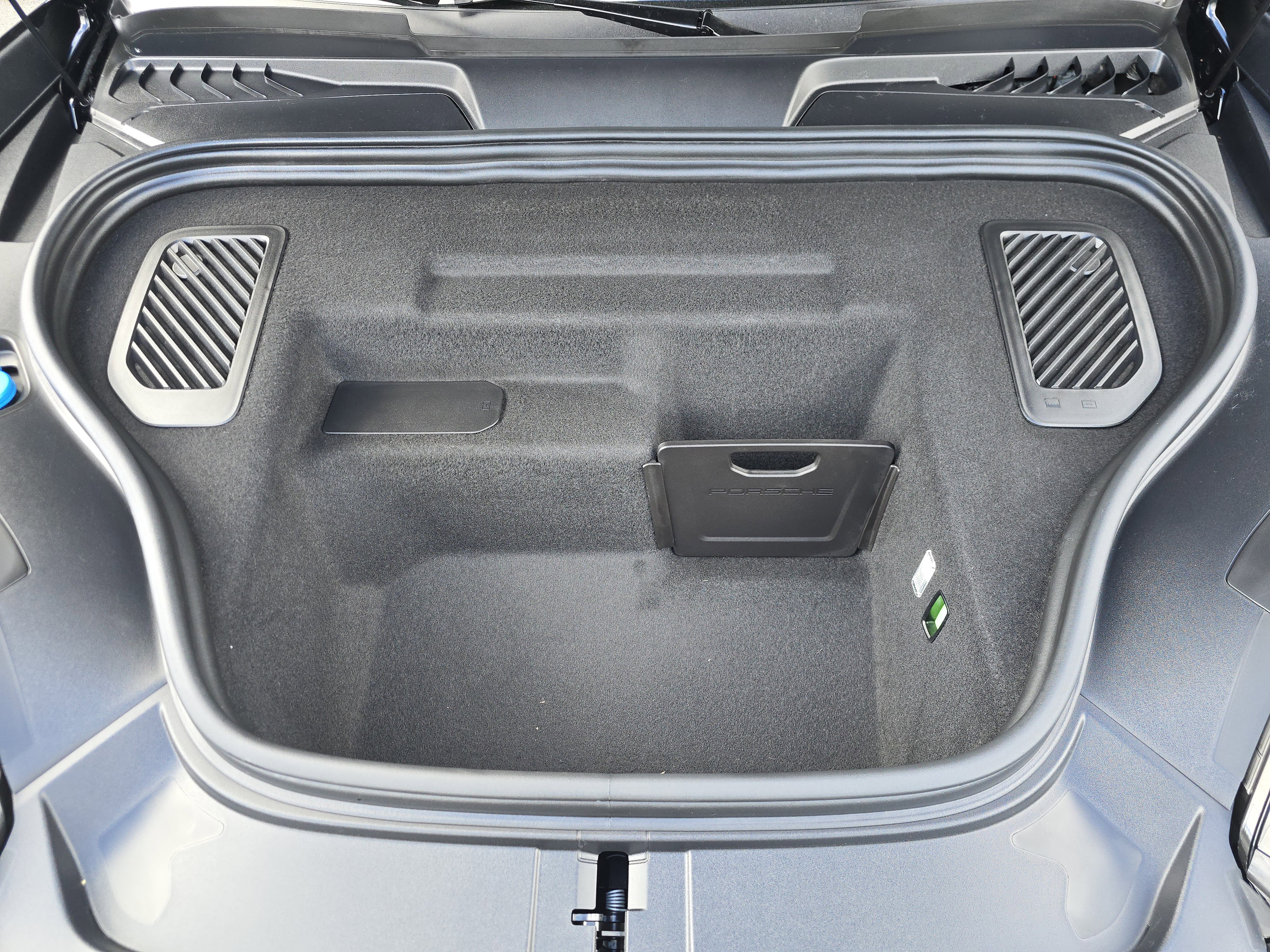 Certified 2025 Porsche Macan 4S Electric AWD/4WD image 19