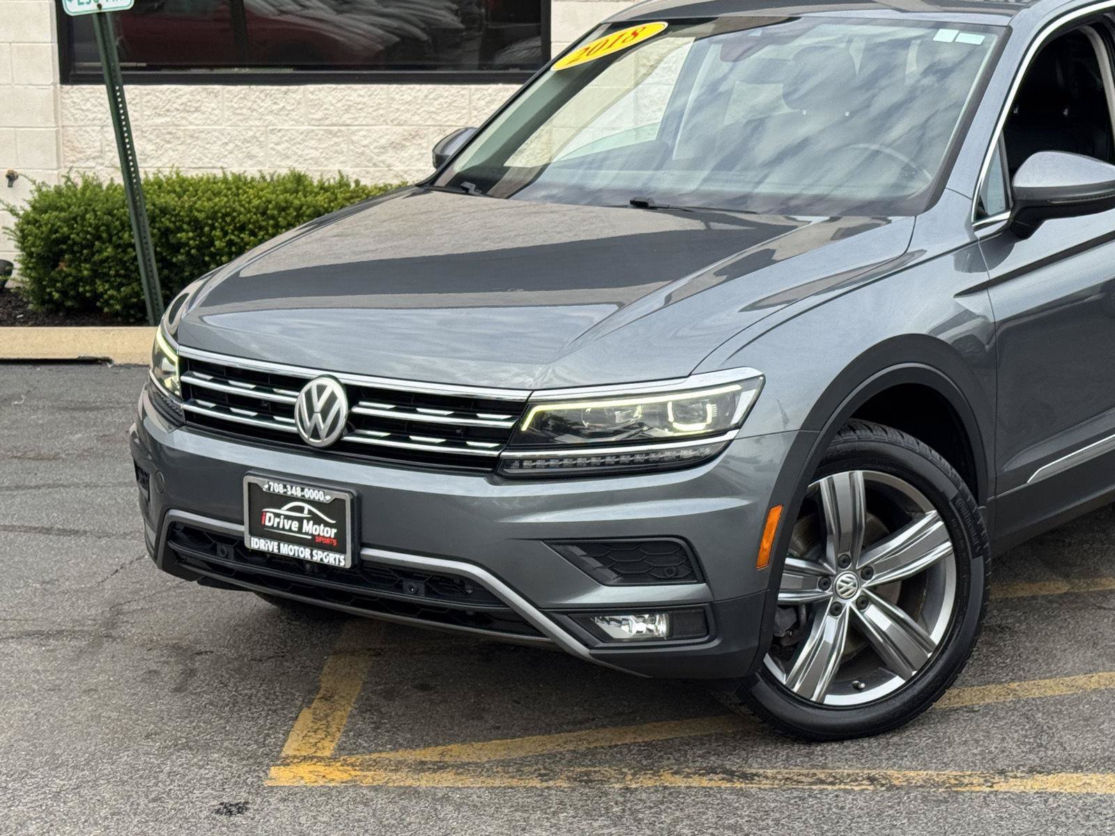 Used 2018 Volkswagen Tiguan SEL Premium w/ 3rd Row Seat Package AWD/4WD image 4