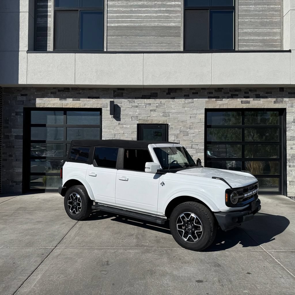 Used 2023 Ford Bronco Outer Banks AWD/4WD image 1