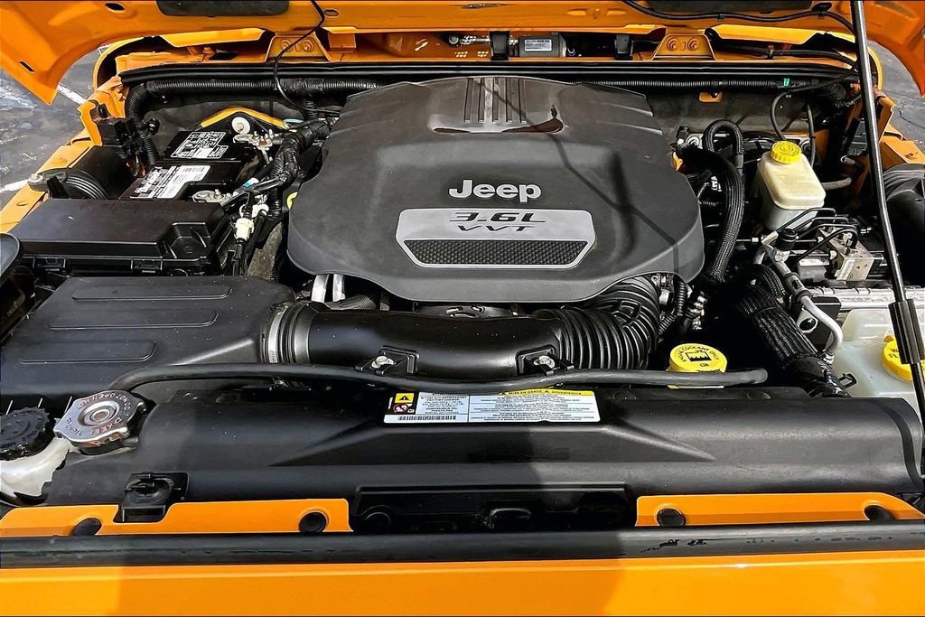 Used 2012 Jeep Wrangler Unlimited Rubicon w/ Dual Top Group AWD/4WD image 10