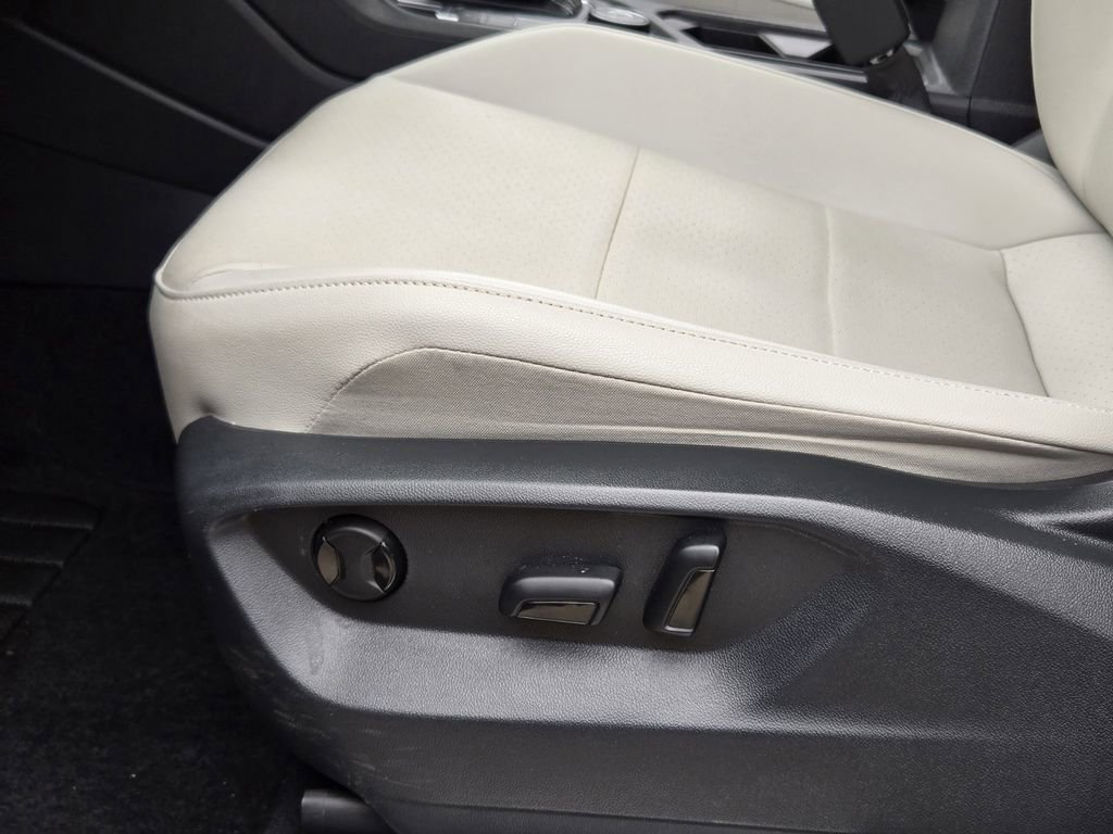 Used 2021 Volkswagen Tiguan SE R-Line image 32