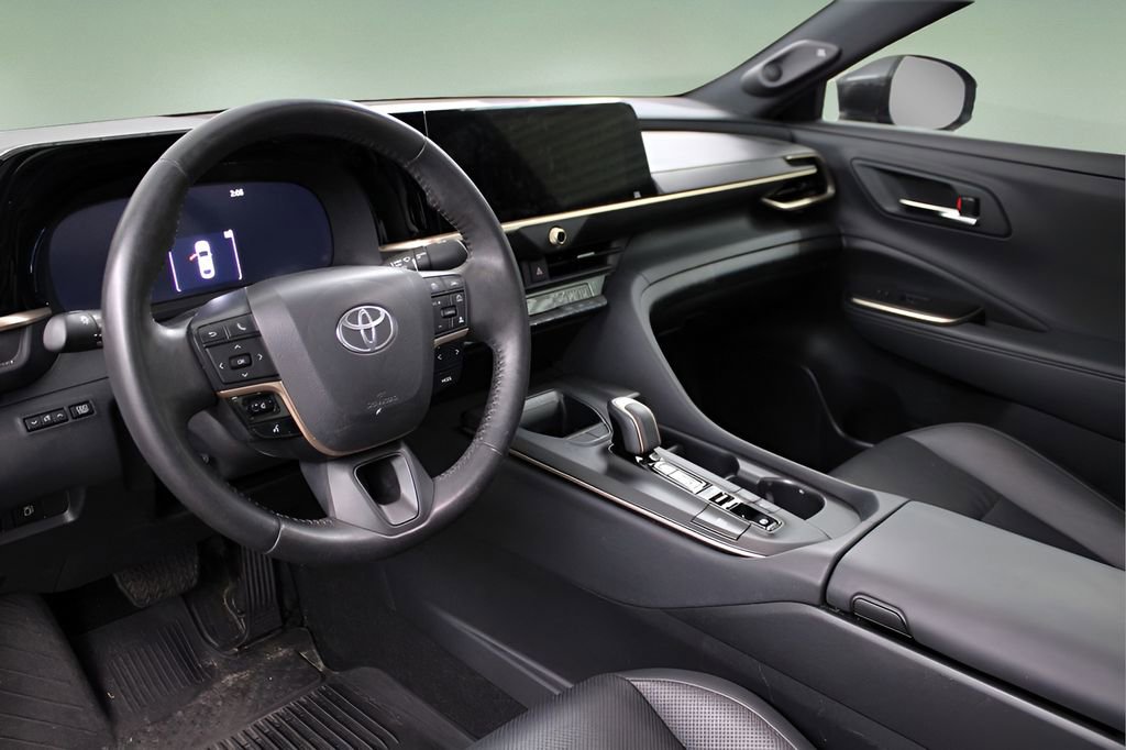 Used 2023 Toyota Crown Limited image 19