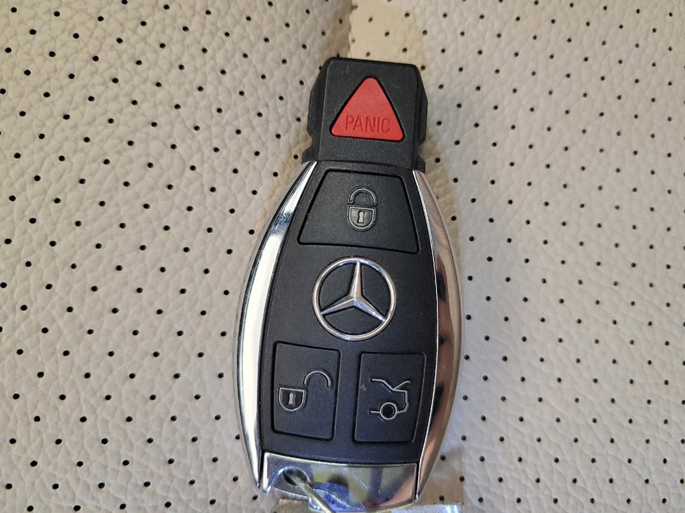 Used 2019 Mercedes-Benz GLC 300 4MATIC w/ Premium Package image 32