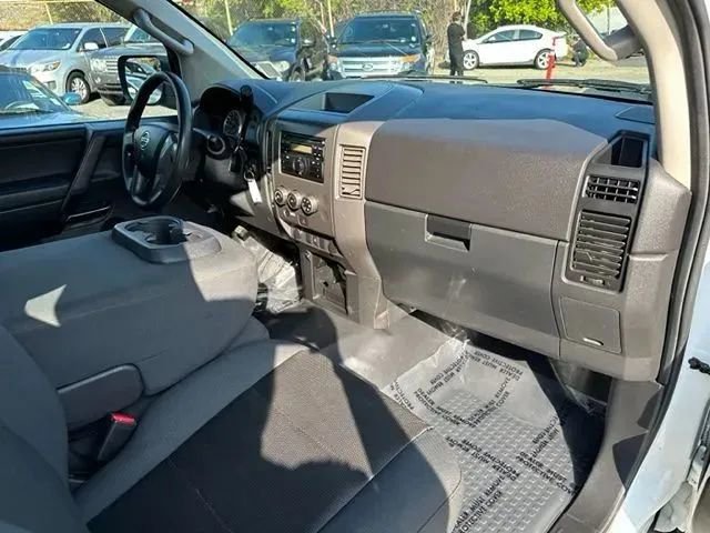 Used 2014 Nissan Titan S w/ Tow Package RWD image 11
