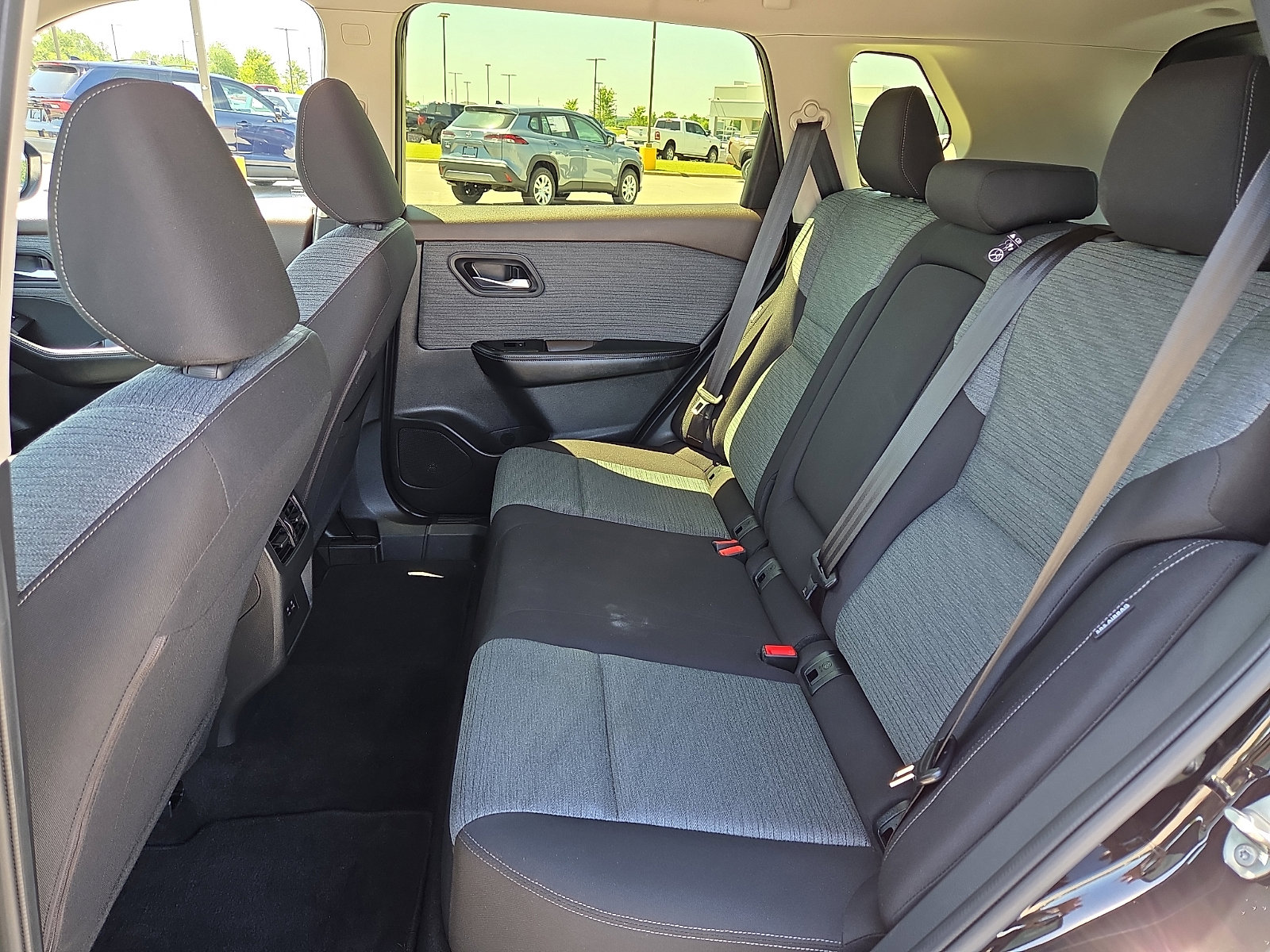 Used 2023 Nissan Rogue SV AWD/4WD image 10