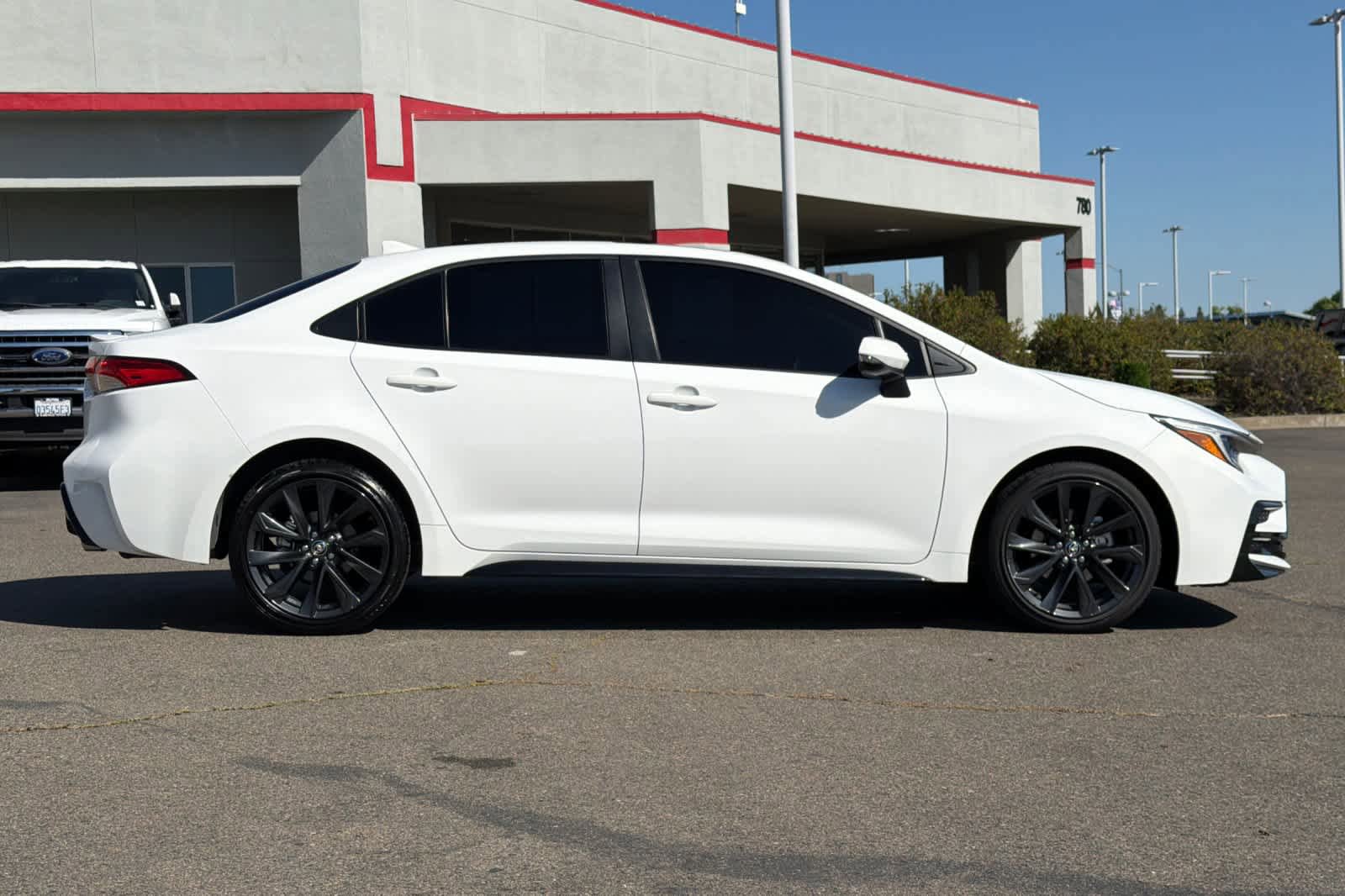 Used 2024 Toyota Corolla SE w/ SE Premium Package FWD image 6