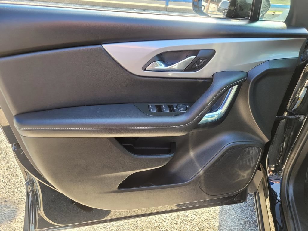 Used 2025 Chevrolet Blazer LT AWD/4WD image 18