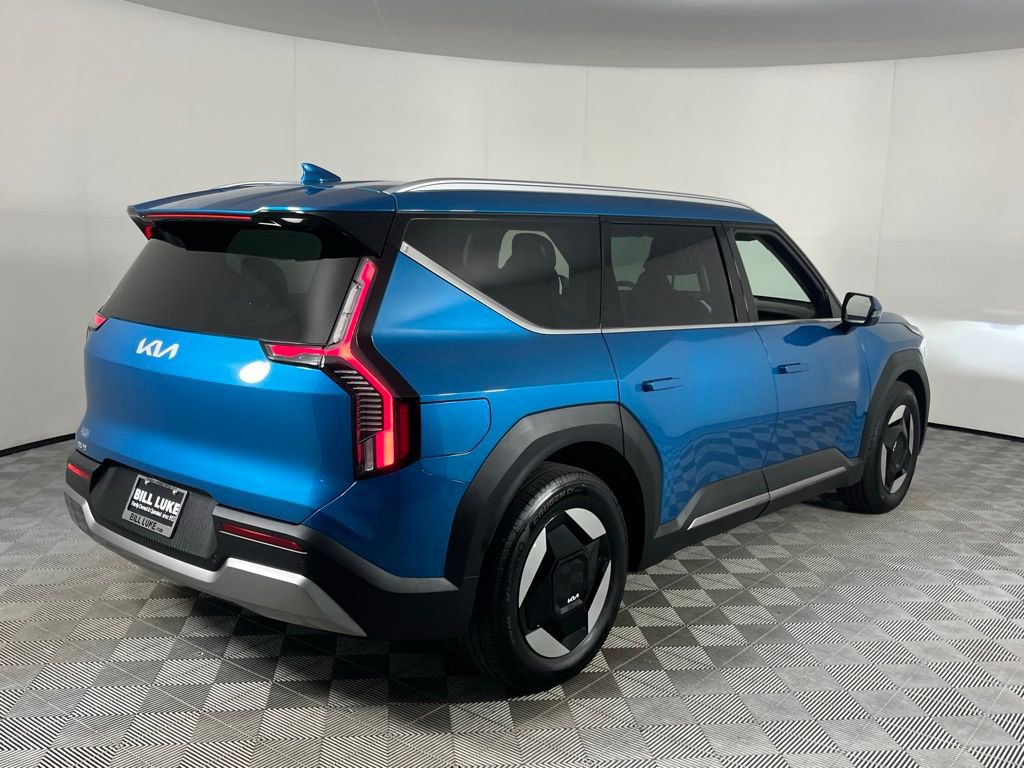 Used 2025 Kia EV9 Wind image 9