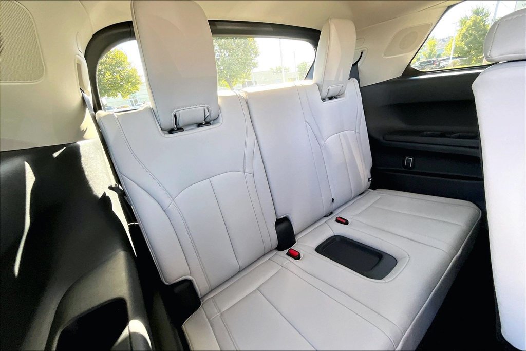 Certified 2027 INFINITI QX60 Luxe w/ Cargo Package AWD/4WD image 33
