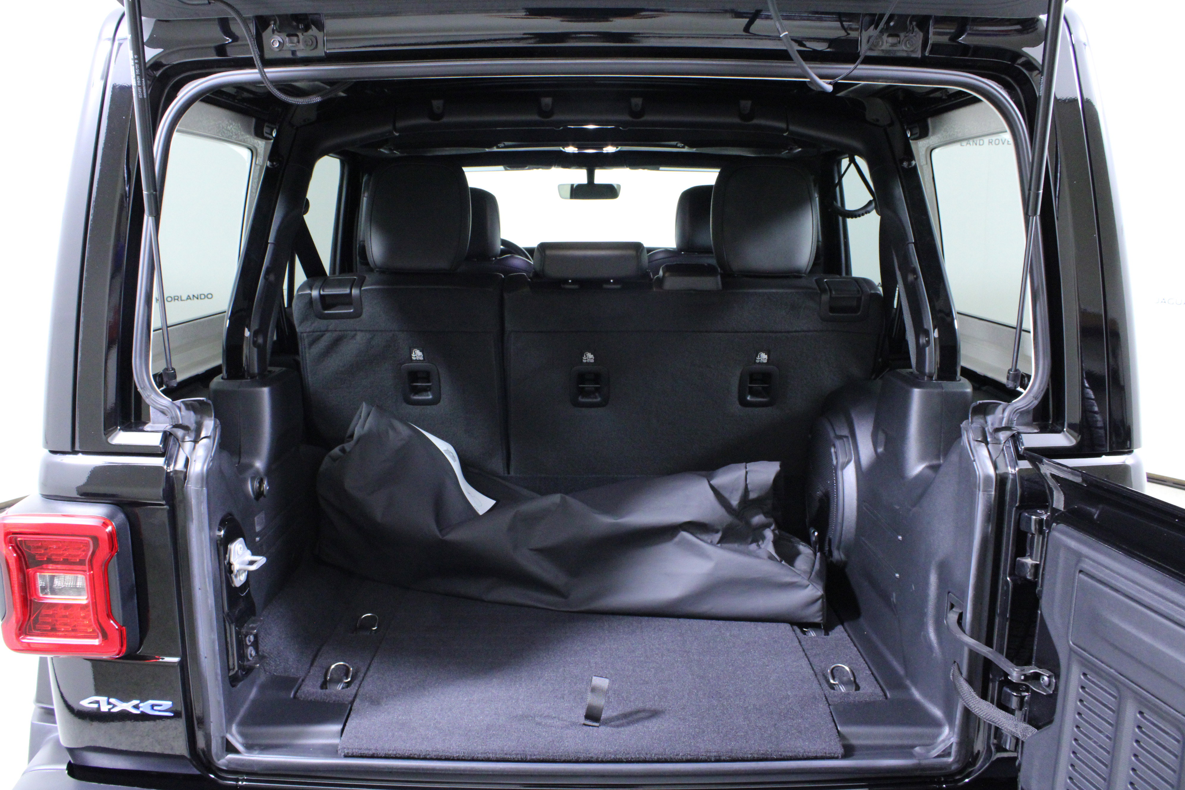 Used 2023 Jeep Wrangler Sahara w/ Cold Weather Group image 12