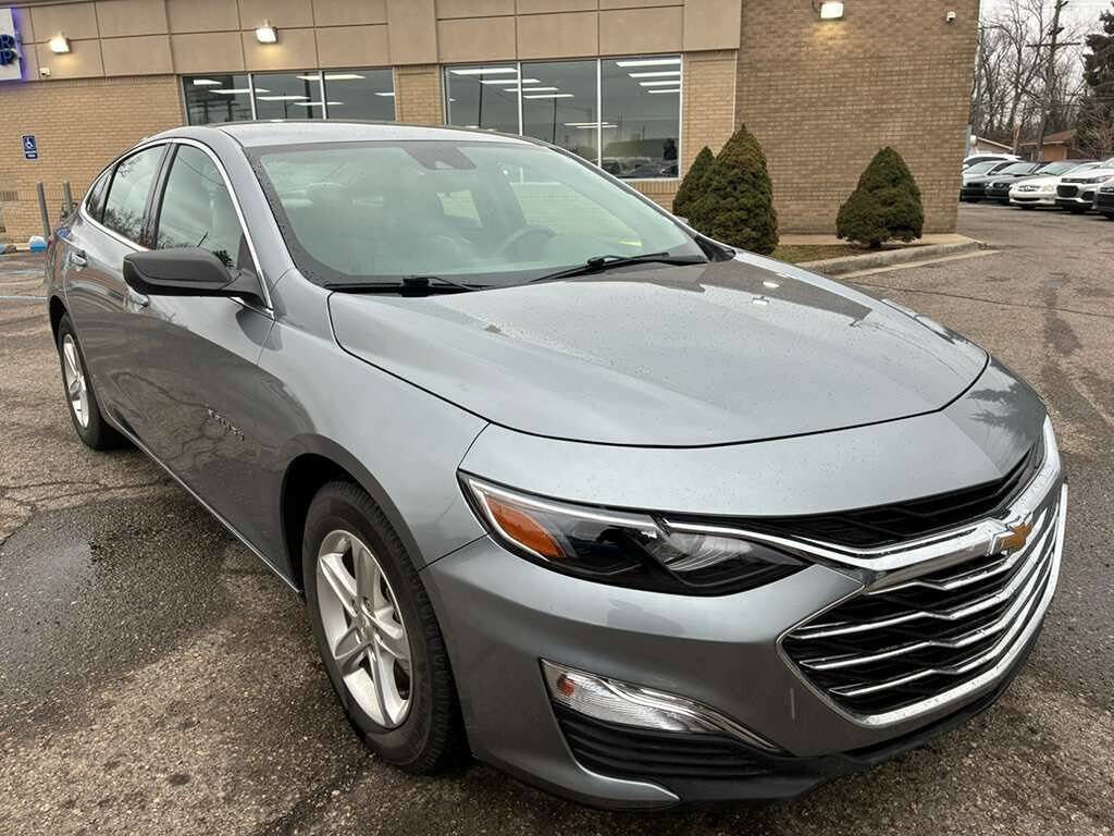 Used 2023 Chevrolet Malibu LS image 3