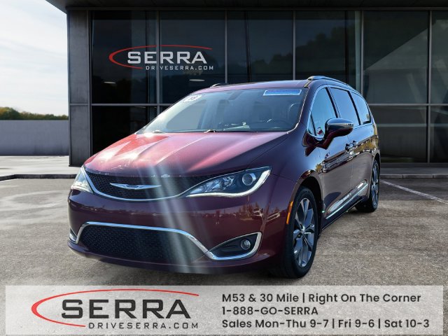 Used 2018 Chrysler Pacifica Limited w/ Tire & Wheel Group FWD image 1