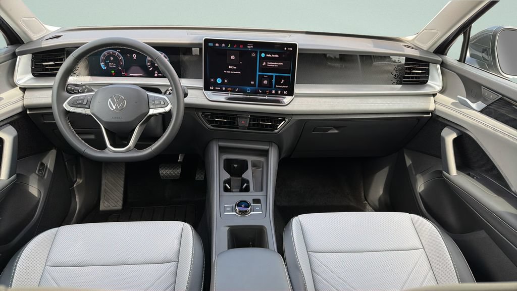 New 2026 Volkswagen Tiguan SE FWD image 10