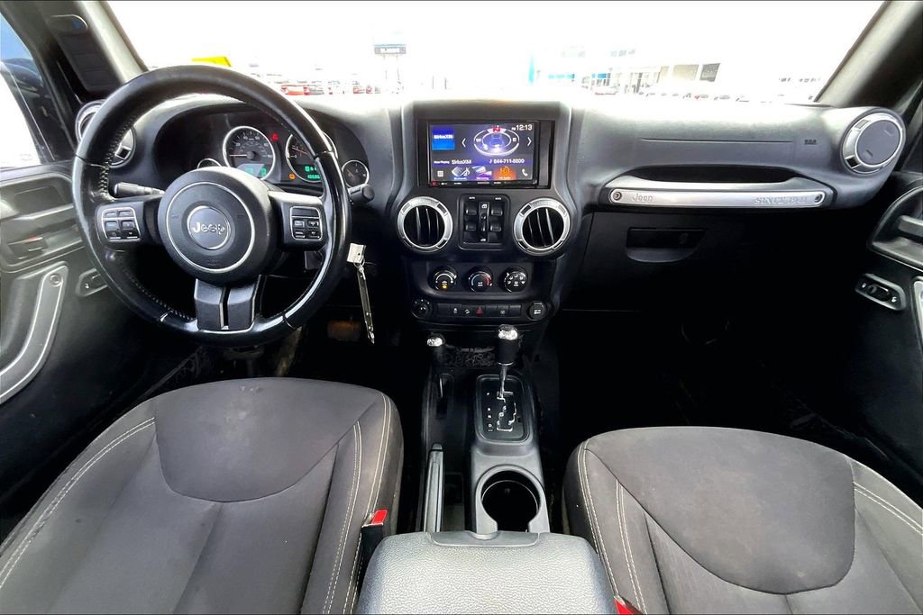 Used 2016 Jeep Wrangler Unlimited Sahara w/ Connectivity Group image 7