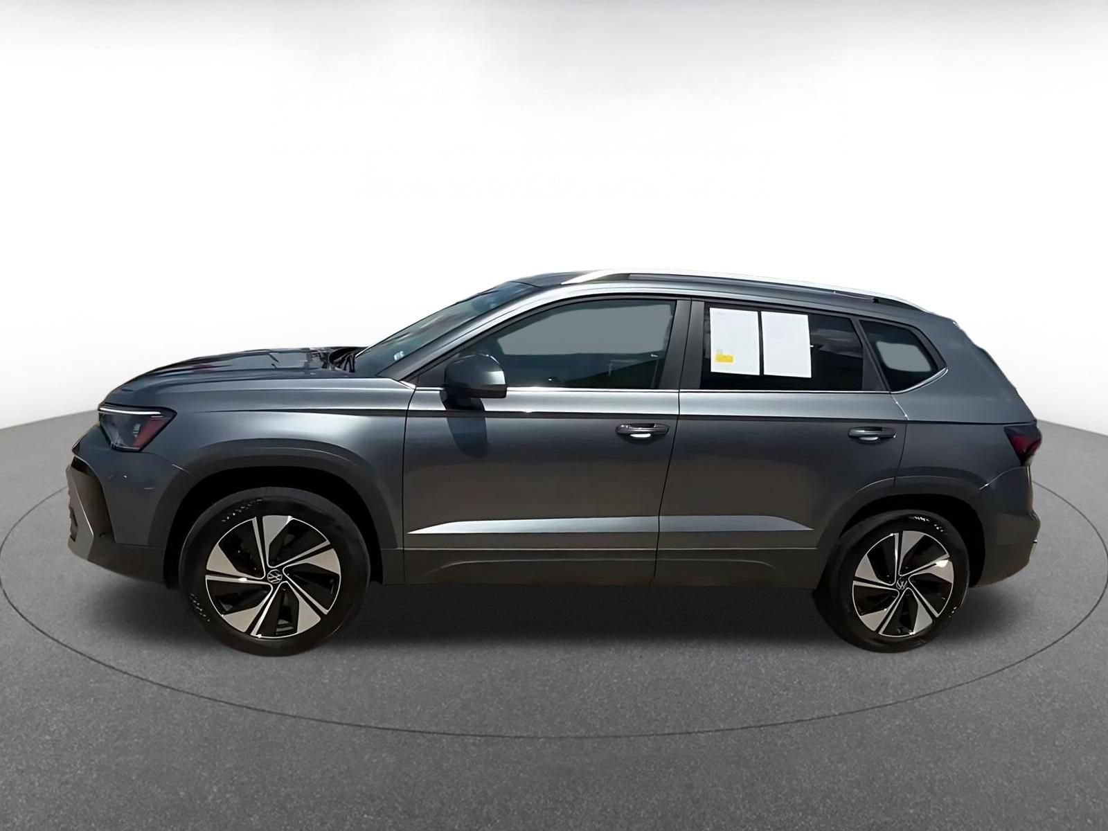 Used 2026 Volkswagen Taos SE AWD/4WD image 7