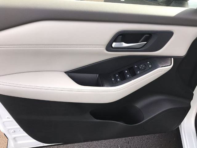 Certified 2022 Nissan Rogue SV w/ SV Premium Package AWD/4WD image 13