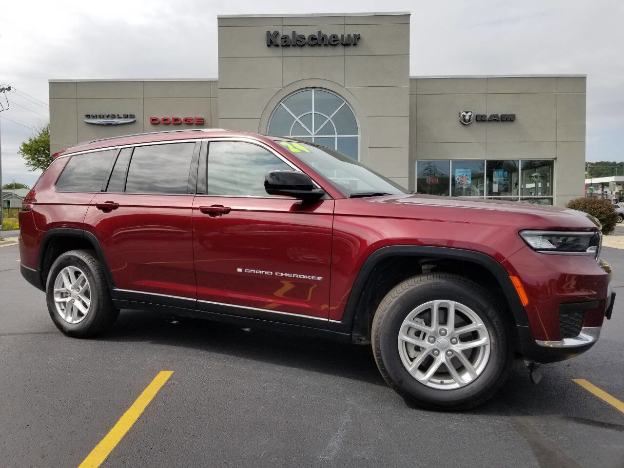 Certified 2024 Jeep Grand Cherokee L Laredo w/ Trailer Tow Package image 1