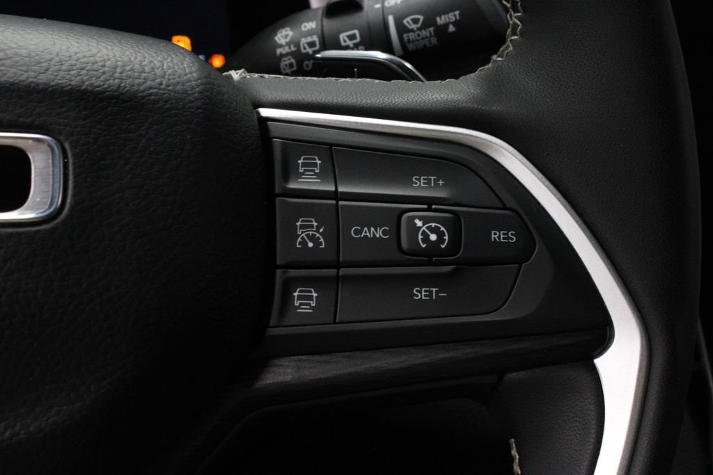 Used 2023 Jeep Grand Cherokee Altitude AWD/4WD image 27