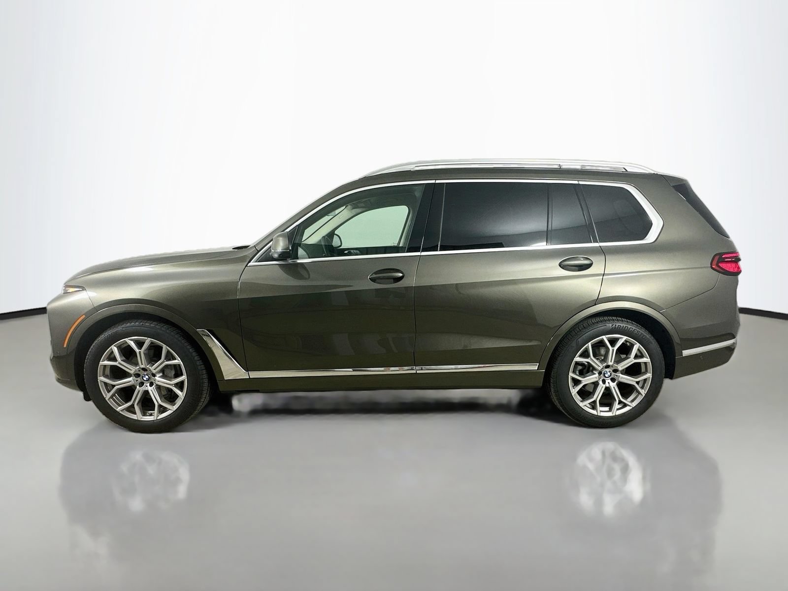 Used 2026 BMW X7 xDrive40i w/ Premium Package AWD/4WD image 8
